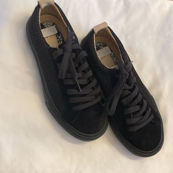 POINTER BLACK SNEAKERS.   LOW CUT, VULCANIZE SOLE.  NEW IN BOX - Picture 4 of 11